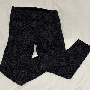 PINK Victoria's Secret Black Paisley 7/8 Leggings